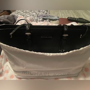 Black Michael Kors tote. Beautiful and roomy bag.